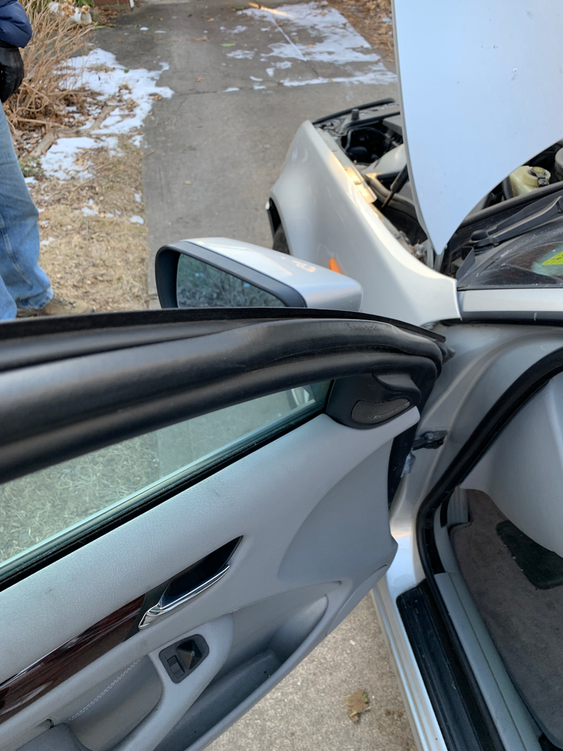 Illustration for article titled Everything Wrong With My 2002 BMW 325i (And maybe you can help!)